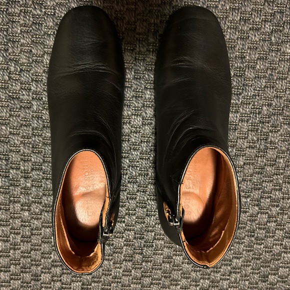 ❌ Gentle Souls by Kenneth Cole Ella bootie - Picture 8 of 10